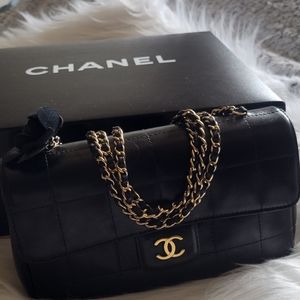 SOLD💥💯💥💯Chanel Choco Bar Camellia CC Logo Lambskin Shoulder Bag
